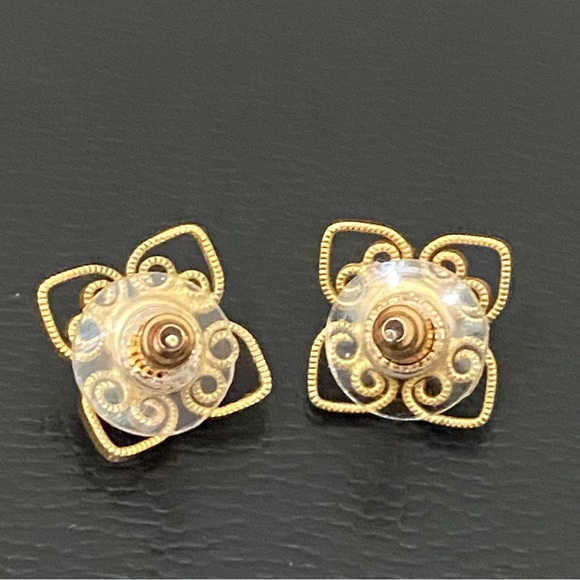 Vintage Unsigned Blue Topaz Gold-tone Filigree Ornate Flower Earrings 2.6g - Picture 10 of 13